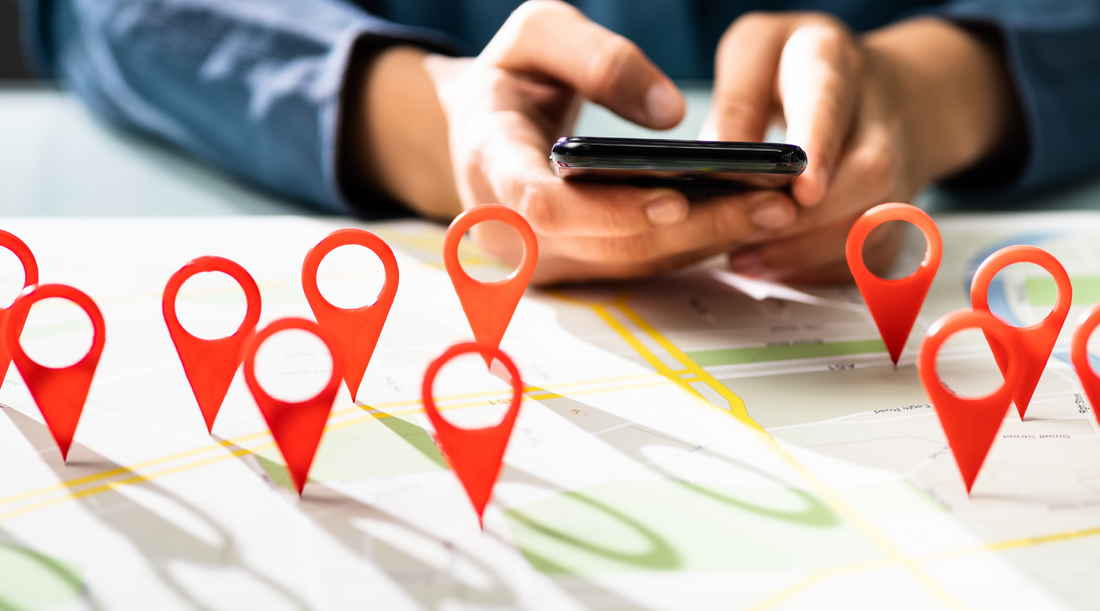 Man holding a smartphone displaying a map with search results pinned, highlighting local golf course options